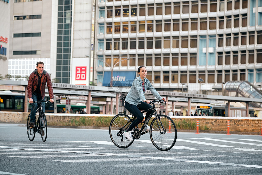 新宿异夫妇乘外国人入境自行车之旅图片