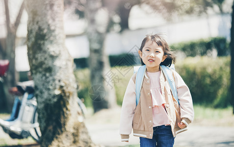 幼儿新学期路樱花春天图片