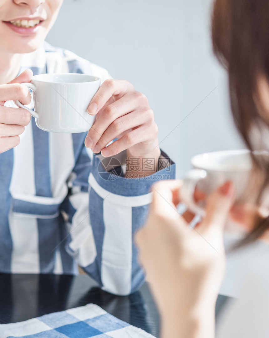 室内杯自然夫妇生活方式茶时间图片