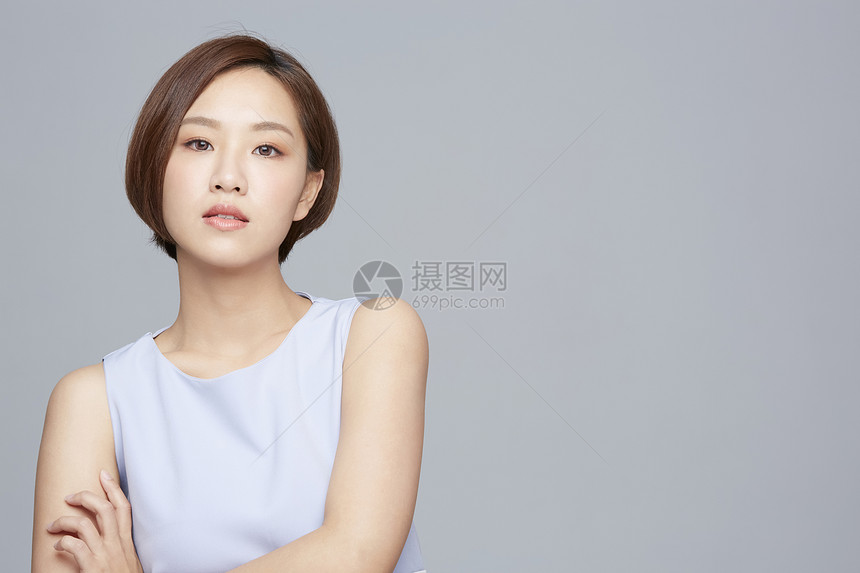 时尚短发女性图片