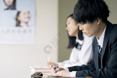 半身照制服亚洲高中生学习补习班预备学校图片