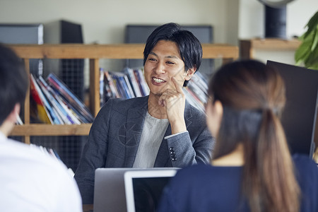 女士商务休闲谈判商务会议图片