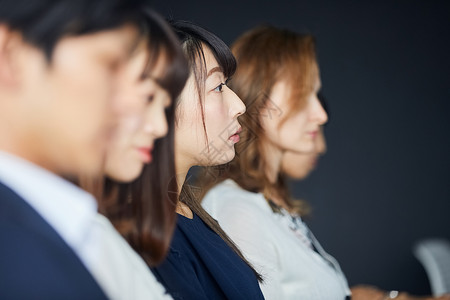 协会成员听见多人商业研讨会职业妇女高清图片素材