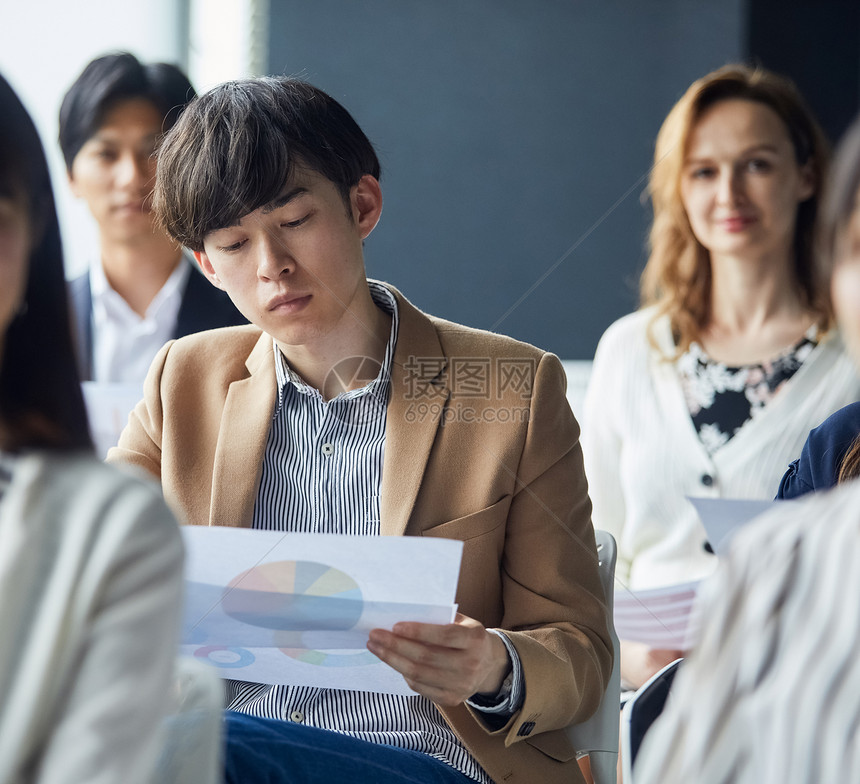 男亚洲女人商业研讨会图片