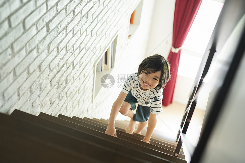 家孤独的流行孩子的生活方式图片