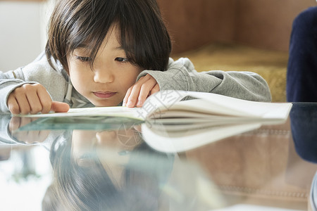 困乏假日亚洲人儿童生活方式研究图片