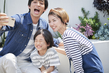 日本人3人三人家庭生活照片图片