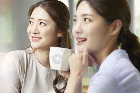咖啡厅喝咖啡的年轻女子女人高清图片素材