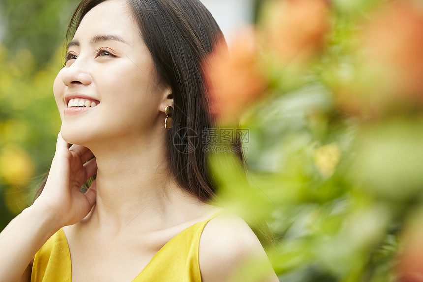 气质年轻女性美容美妆图片