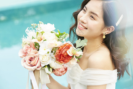 彩虹婚礼素材手捧鲜花的美丽新娘背景