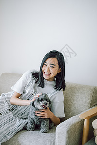 客厅大学生户内生活与狗女人图片