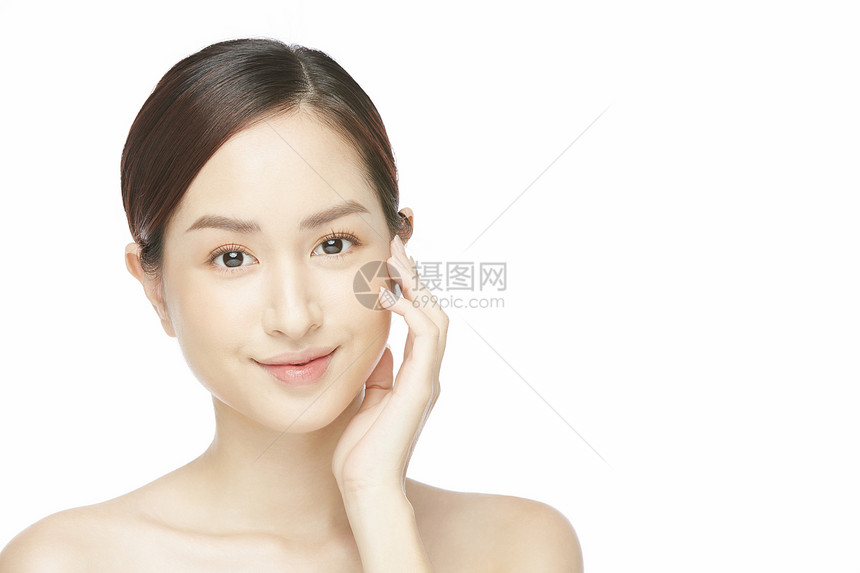 女性护肤按摩脸部图片