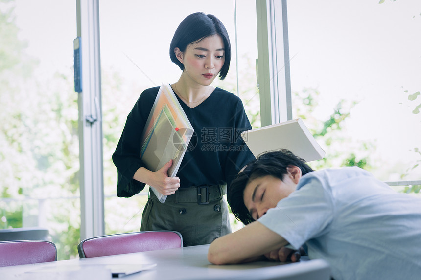 二十几岁青春复制空间男女大学生学习摄影合作keisenjogakuen大学图片