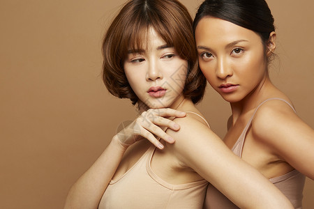 混合肤色脸部护理模特组合图片