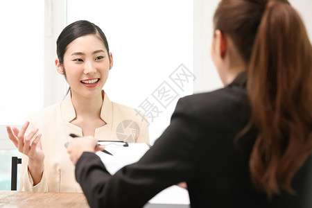 商务女人进行面试会议外国人高清图片素材