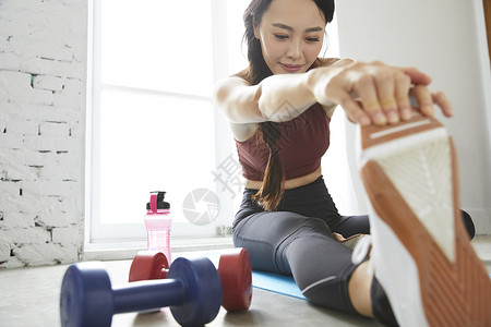 健身运动的女人图片