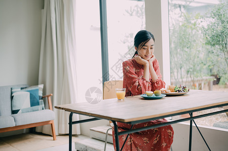 亚洲独自生活人物女生活方式餐图片