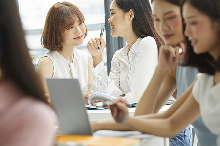 材料流行人物女商务会议高清图片