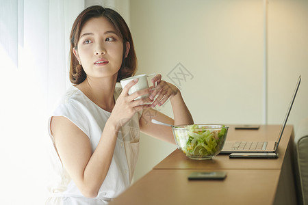 红茶白人午餐女商务餐图片