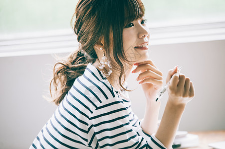 正在学习的年轻女人大学高清图片素材