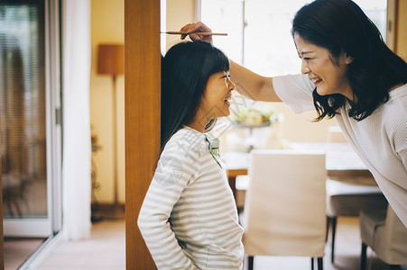 小姑娘母女小学生亲子成长记录图片