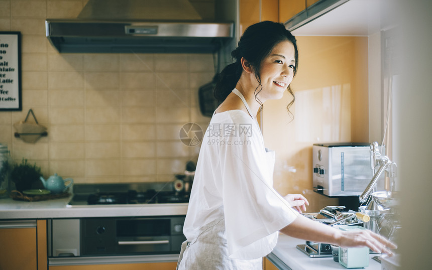 早餐碟美女女人的生活方式主妇图片