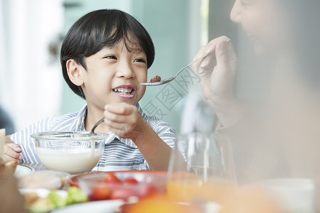 吃人类白人家庭生活食品高清图片