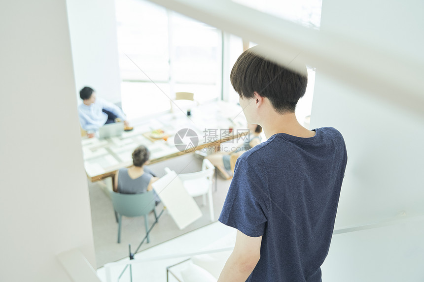 通体起床日本人男女同伴的生活方式图片