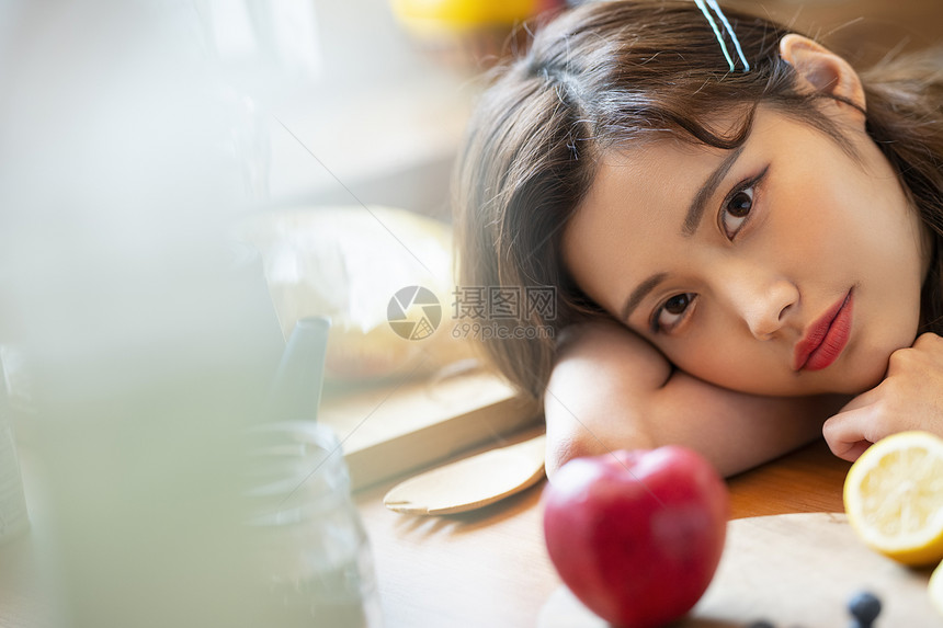 女人泛亚洲年轻女子女生活美食图片