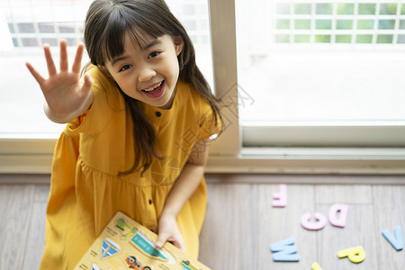 可爱小女孩玩儿童玩具图片