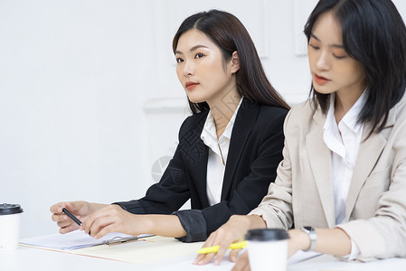 参加会议的商务女性形象双人高清图片素材