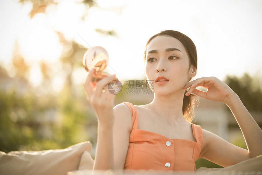 医学美容丰富青年女美图片