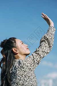 外出生活资料女人户外女子肖像图片