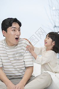 相亲相爱的父女二人韩国人高清图片素材