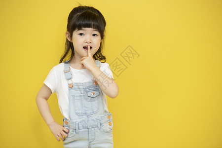 清新可爱的小朋友棚内摆拍韩国人高清图片素材