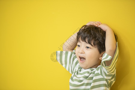 活泼可爱的幼儿园小男孩幸福高清图片素材