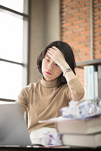 疲惫苦恼的商务女性会议厅高清图片素材