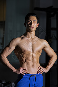  运动男性肌肉展示图片