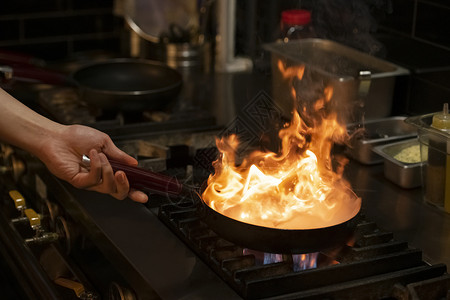 厨房火焰烹饪特写图片