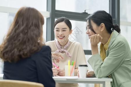 年轻的商务都市白领女孩高清图片