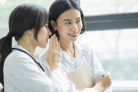 交谈的女医生图片