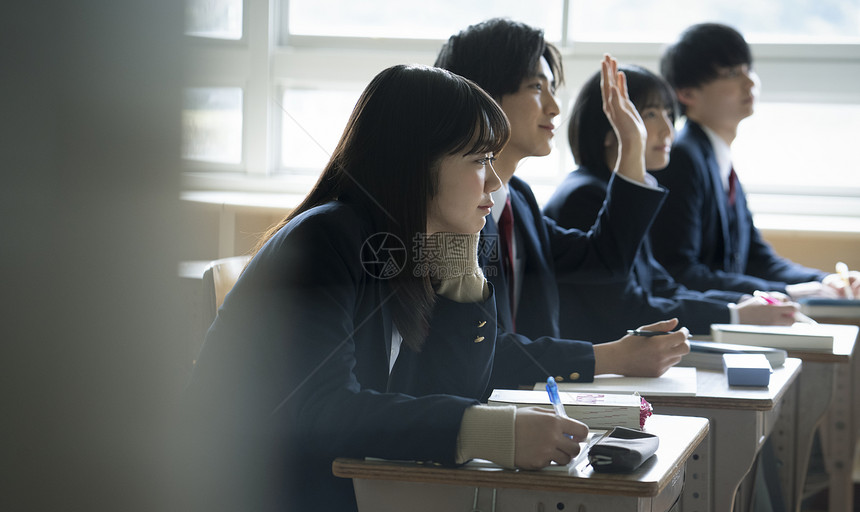 学生在教室里学习图片