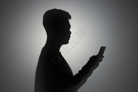 黑白电话男性使用手机剪影背景
