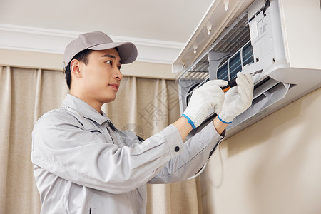 男性维修工人修理空调工具高清图片素材