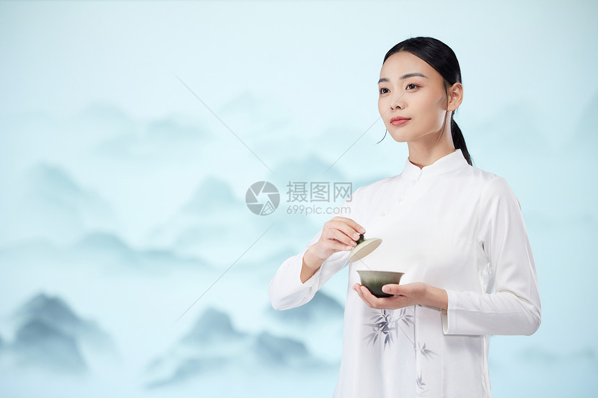 国风美女手端着茶杯图片