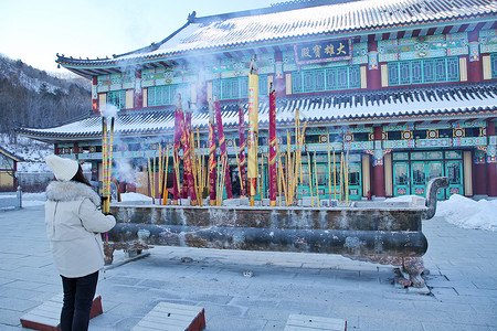 吉林延边延边图们日光山华严寺新年烧香祈福背景