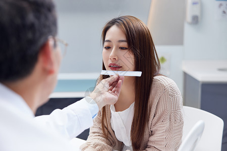 美女到整形医院面诊咨询背景图片