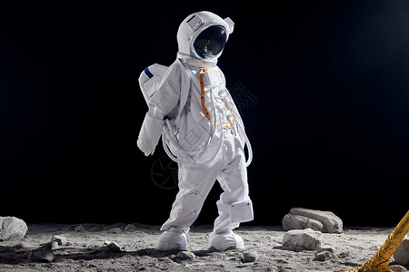 创意宇航员舞动身体月球表面高清图片素材