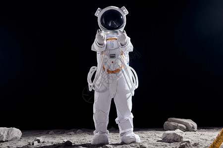 面对镜头比心的宇航员背景图片