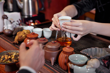 茶会所商务会所茶艺师端茶特写背景